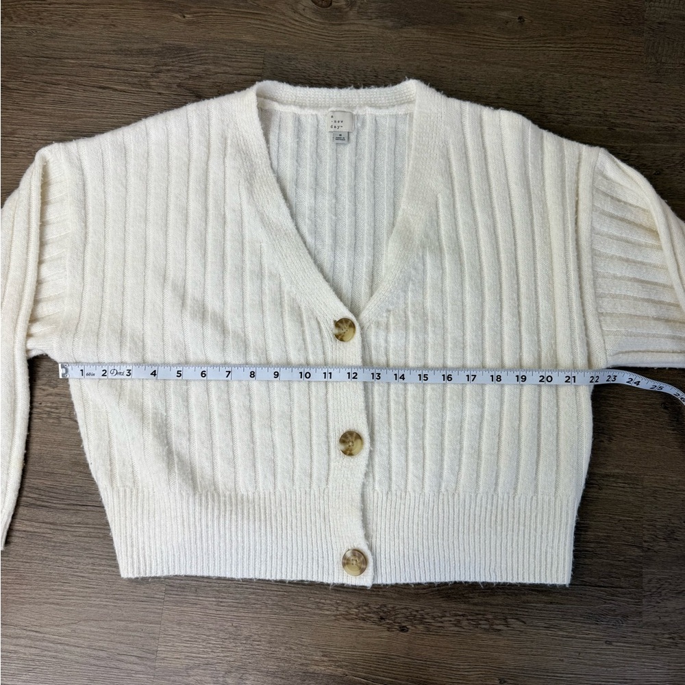 a new day Women’s Cream V Neck Button-Up Cardigan, slightly cropped, oversized S - Picture 2 of 9
